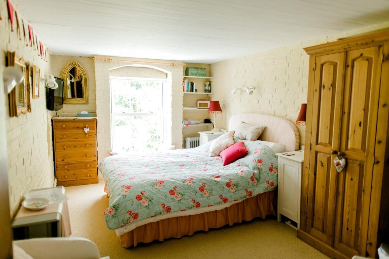 شيشستر Cosy Cottage Ground Floor Bedroom Ensuite With Private Entrance المظهر الخارجي الصورة