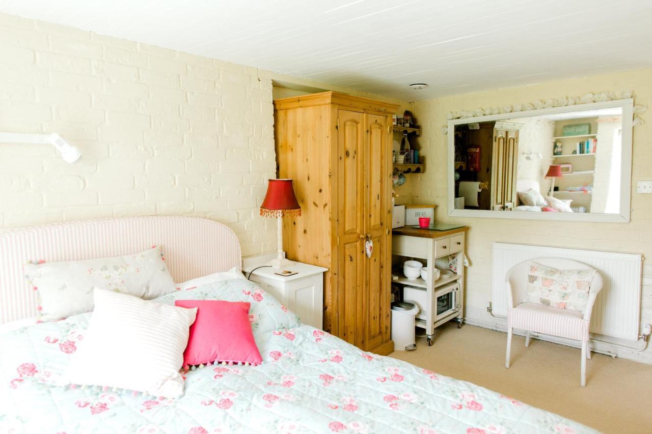 شيشستر Cosy Cottage Ground Floor Bedroom Ensuite With Private Entrance المظهر الخارجي الصورة