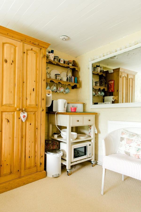 شيشستر Cosy Cottage Ground Floor Bedroom Ensuite With Private Entrance المظهر الخارجي الصورة