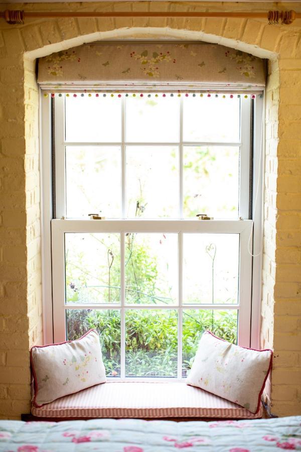 شيشستر Cosy Cottage Ground Floor Bedroom Ensuite With Private Entrance المظهر الخارجي الصورة
