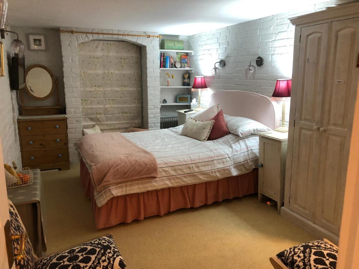 شيشستر Cosy Cottage Ground Floor Bedroom Ensuite With Private Entrance المظهر الخارجي الصورة