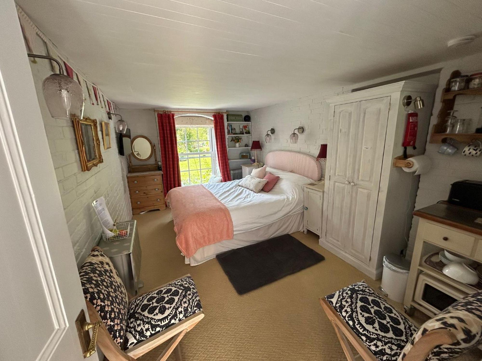 شيشستر Cosy Cottage Ground Floor Bedroom Ensuite With Private Entrance المظهر الخارجي الصورة